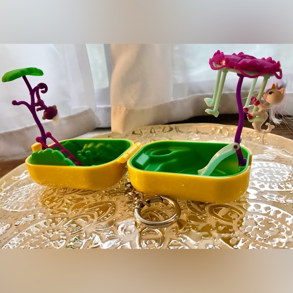 2019 FINGERLINGS Mini Tiny Pop Open Keychain Playset Tiny Figures Sloth Unicorn - Picture 5 of 15